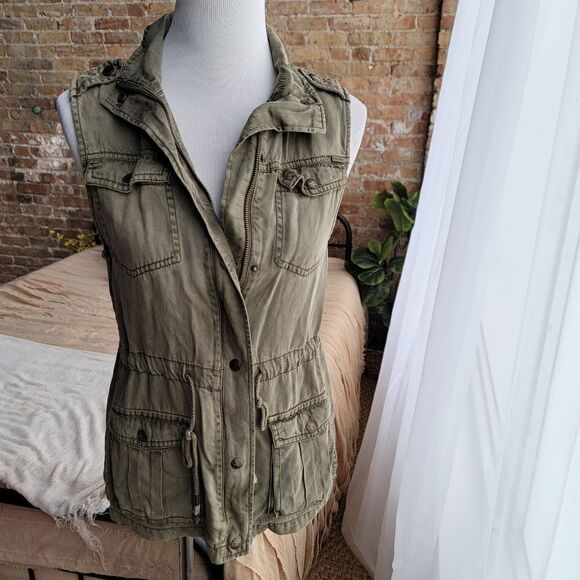 Max Jeans Olive Cinch Waist Utility Vest - Picture 2 of 5